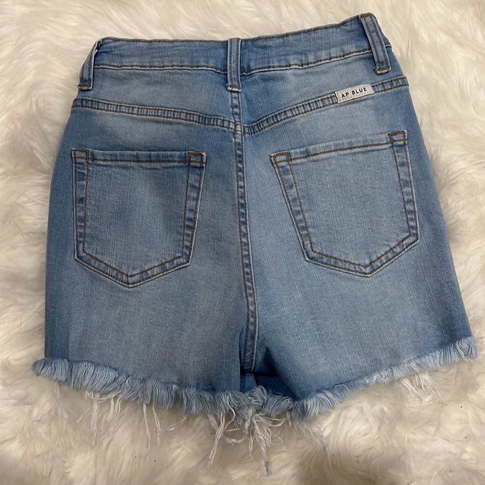 Light denim destroyed frayed hem shorts - Picture 7 of 8